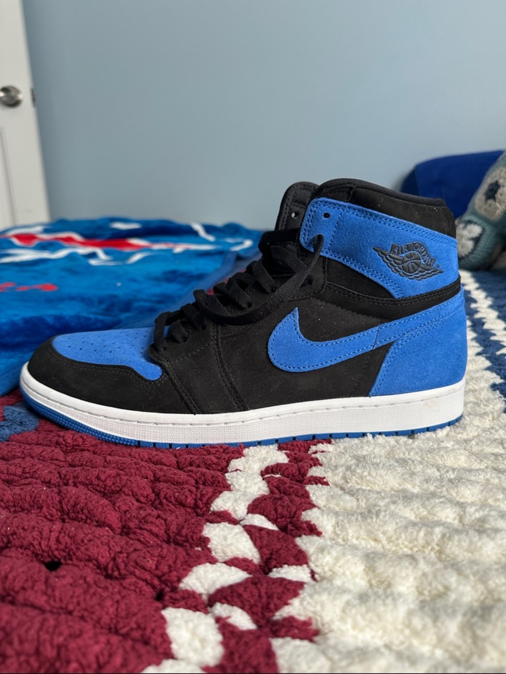 Men’s Jordan 1 Retro High-Top OG Royal Sneakers - Picture 2 of 5
